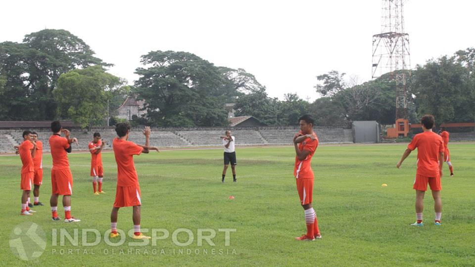 Para pemain Persija Jakarta sedang menjalani sesi latihan. - INDOSPORT